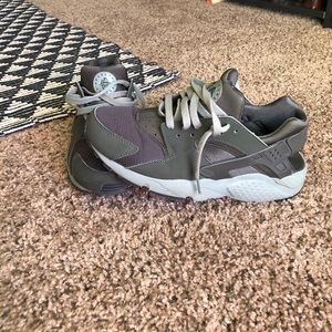 Womens Nike Huaraches Size 7